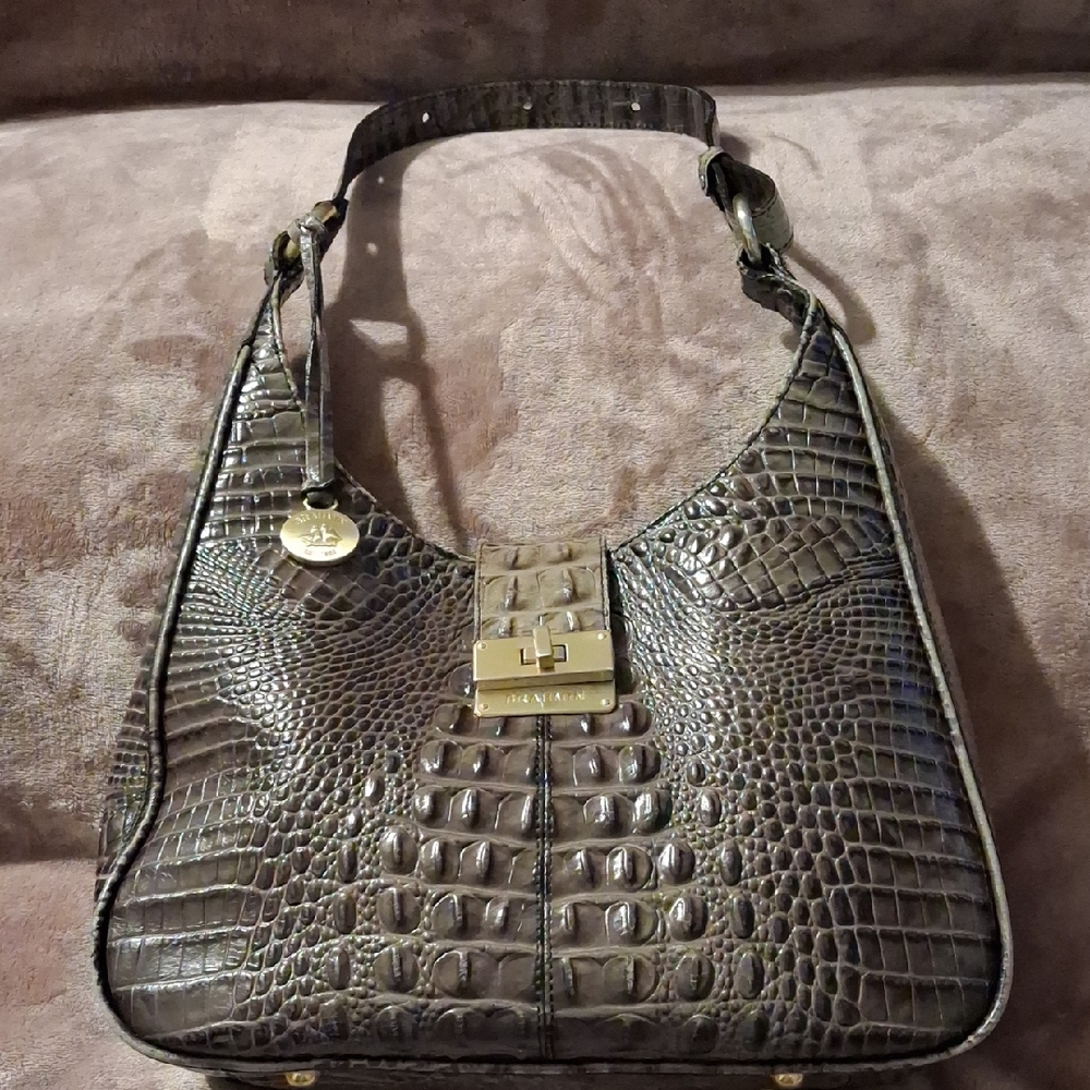 Chic Crocodile-Embossed Shoulder Bag in Brown